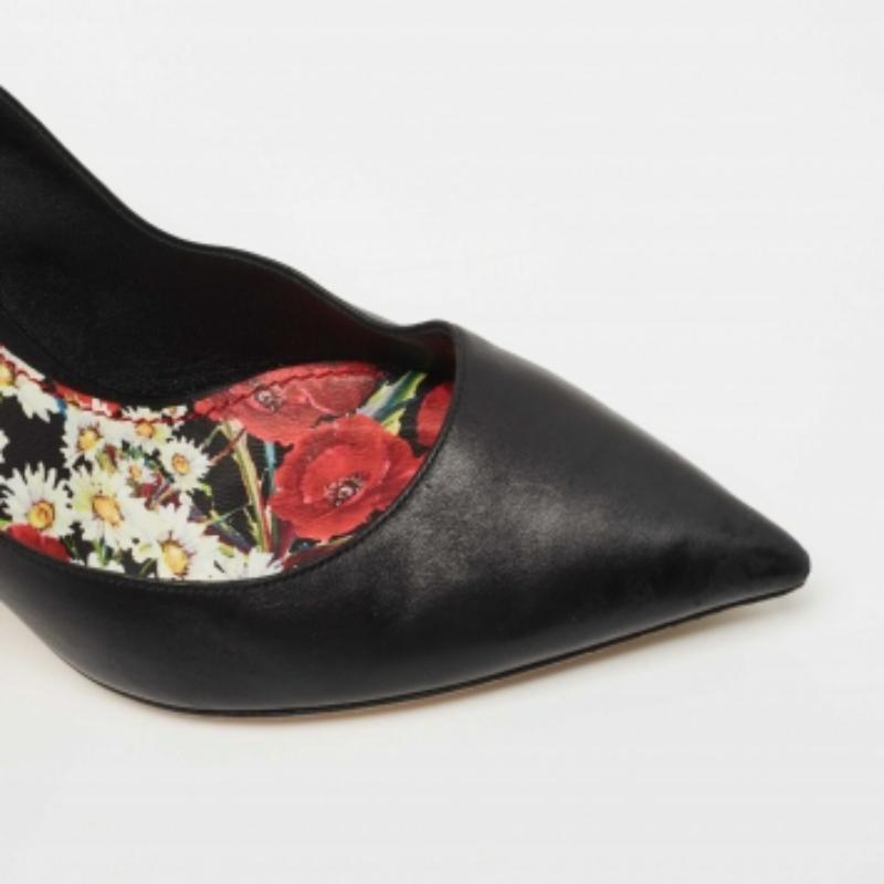 Dolce & Gabbana - Pompe a punta in pelle nera taglia 40 in vendita 2