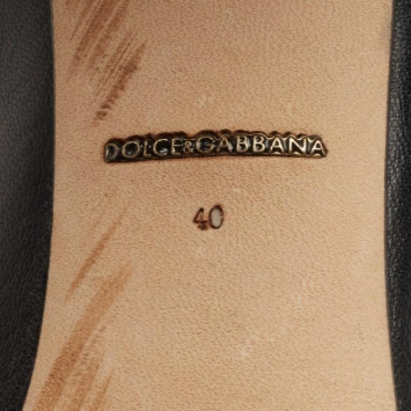 Dolce & Gabbana - Pompe a punta in pelle nera taglia 40 in vendita 3
