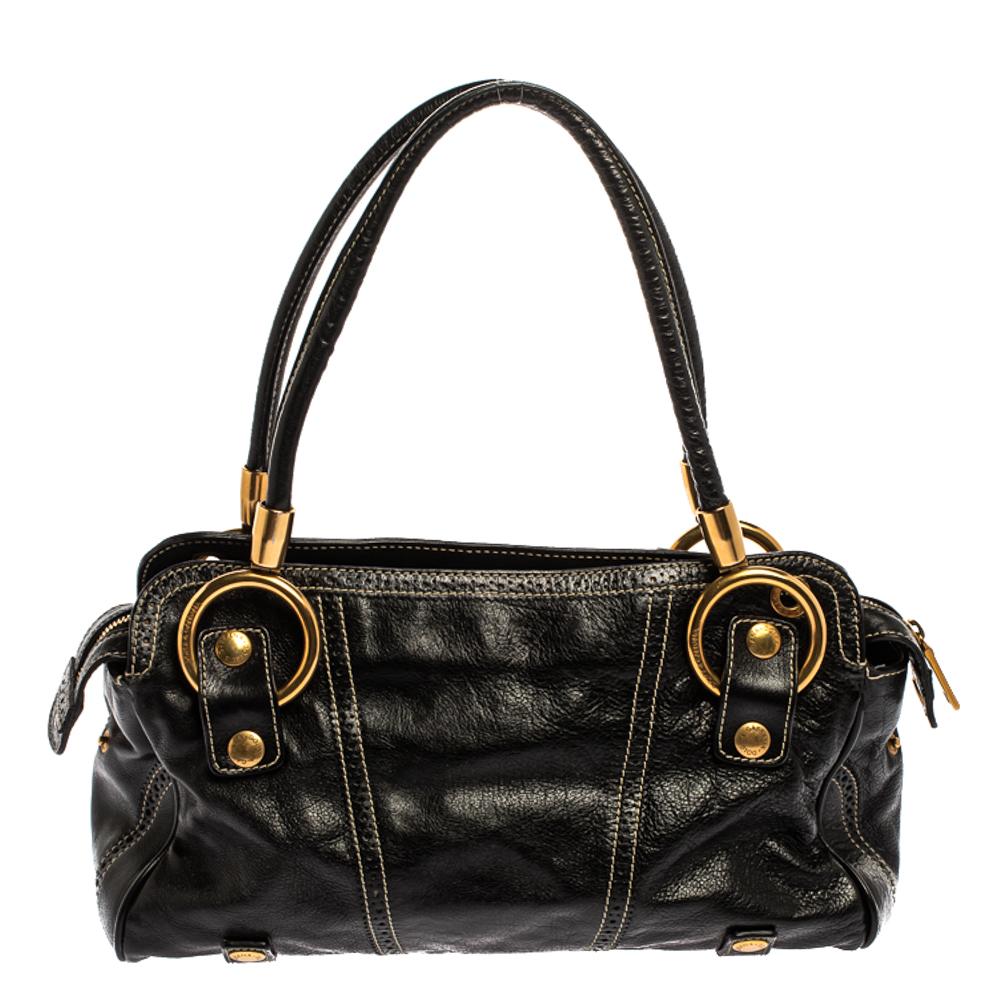 A fine blend of elegance and style, this leather satchel is sure to enhance your overall look. Lined with satin, this bag offers durability. For all the Dolce & Gabbana fans out there, your search for that perfect handbag ends here. Styled with