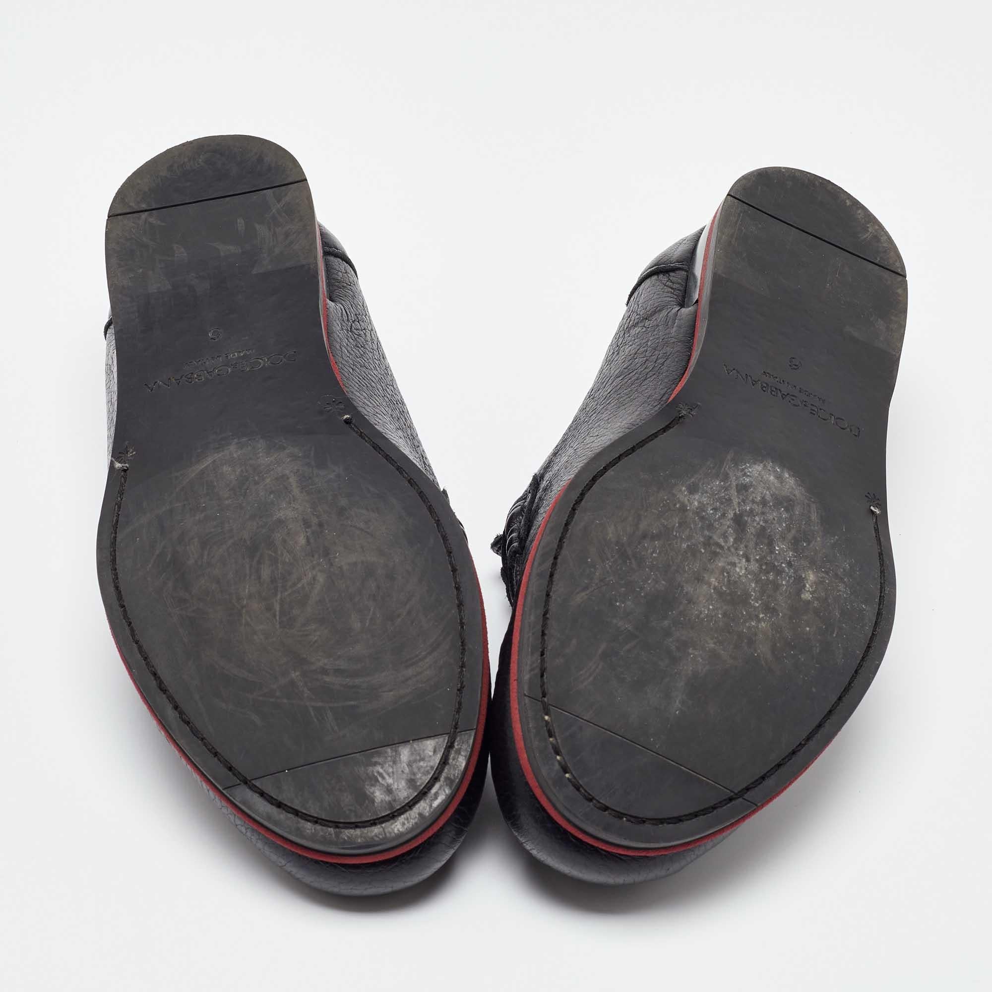 Dolce & Gabbana Schwarzer Leder Slip On Loafers aus Leder Größe 40 im Angebot 2