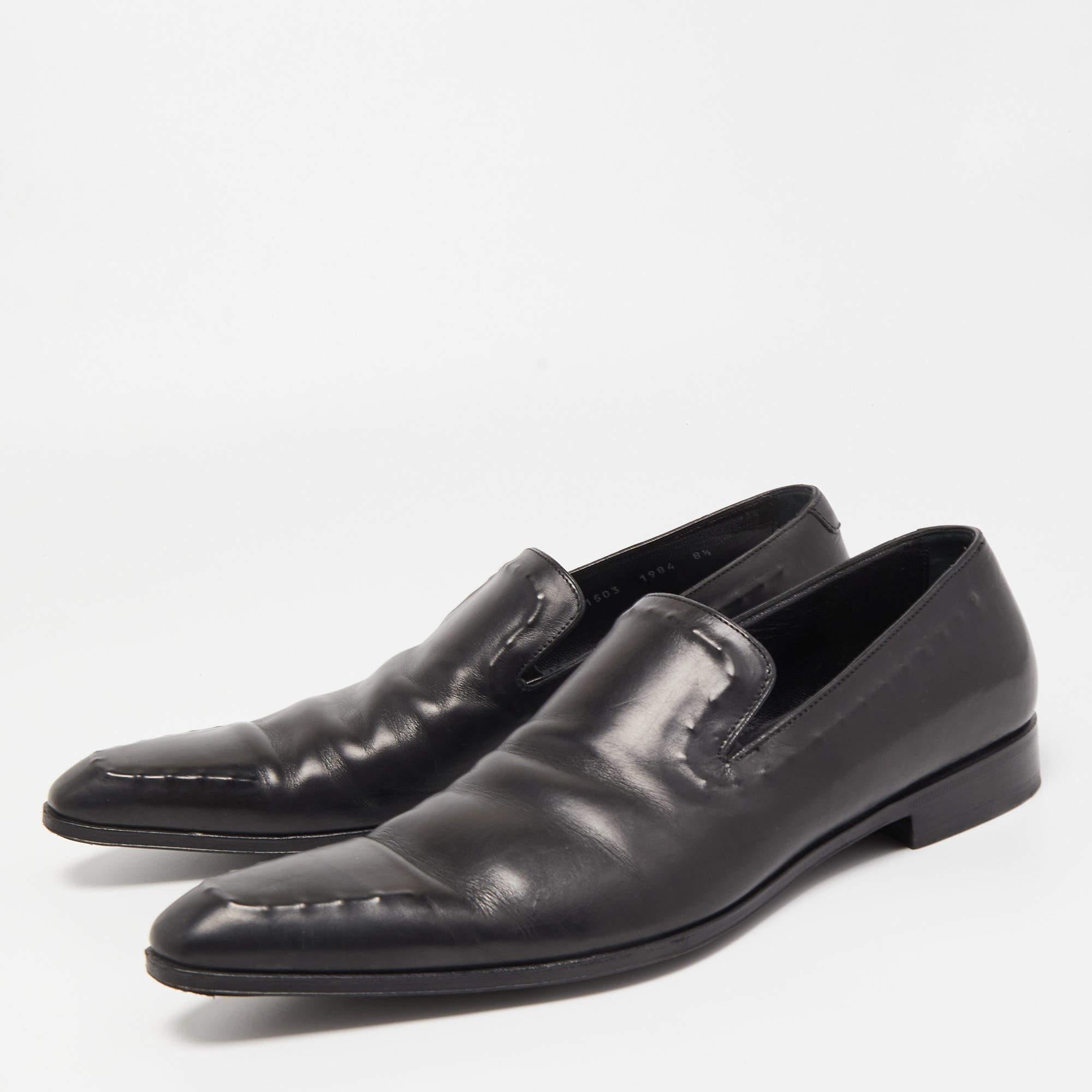 To perfectly complement your attires we bring you this pair of loafers that speak nothing but style. The shoes have been crafted with skill and are designed to be easy to slip on. They are just the right choice to complement your fashionable side.