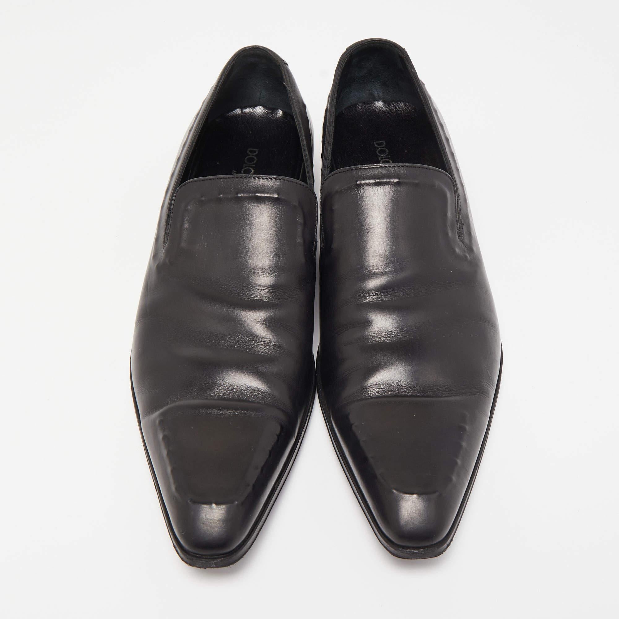 Dolce & Gabbana Black Leather Slip On Loafers Size 42.5 In Good Condition For Sale In Dubai, Al Qouz 2
