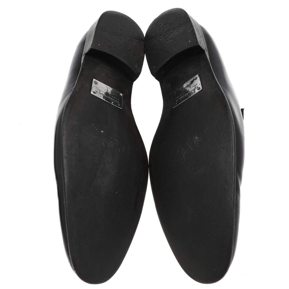 A classic design that will never be out of fashion, this pair of black loafers from Dolce & Gabbana is a worthy purchase. Sewn by skilled artisans, the leather shoes feature neat stitching, comfortable insoles and durable outsoles.

