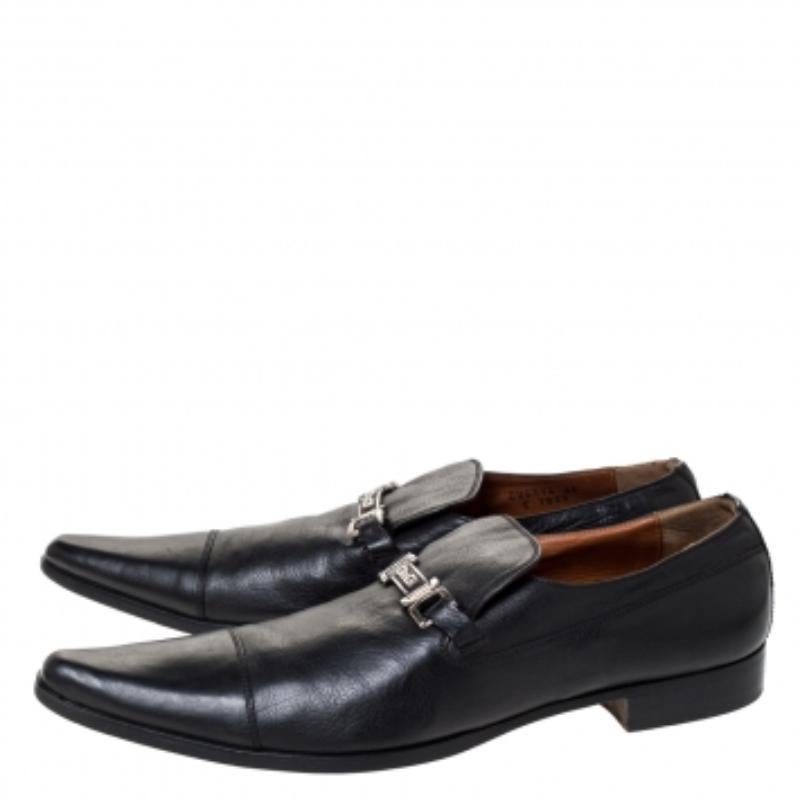 Dolce & Gabbana Schwarzes Leder Slipper mit spitzen Zehen Größe 44 im Angebot 2