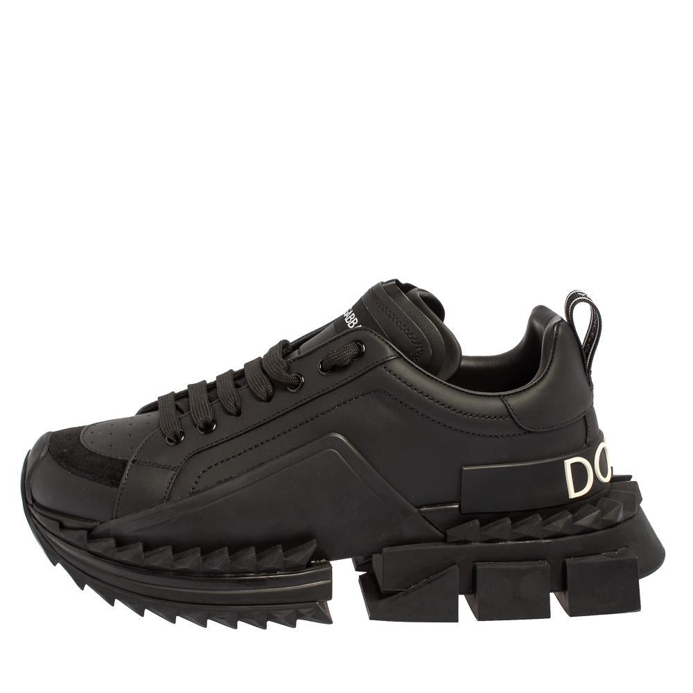 Take your sneaker game a notch up with the Super Queen by Dolce & Gabbana. A simple round-toe leather sneaker with lace-up closure is given the best upgrade with a rubber sole formed by assembling several pieces. These Super Queen sneakers for women