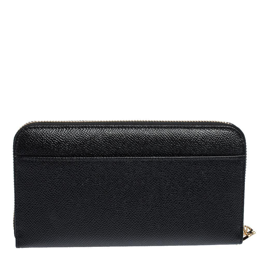 This trendy Dolce & Gabbana Zip Around wallet is sleek and very structured to fit all your essentials. Superbly crafted from leather, this black piece is ideally sized so that you can carry it as a solo piece or place it in your handbag.

Includes: