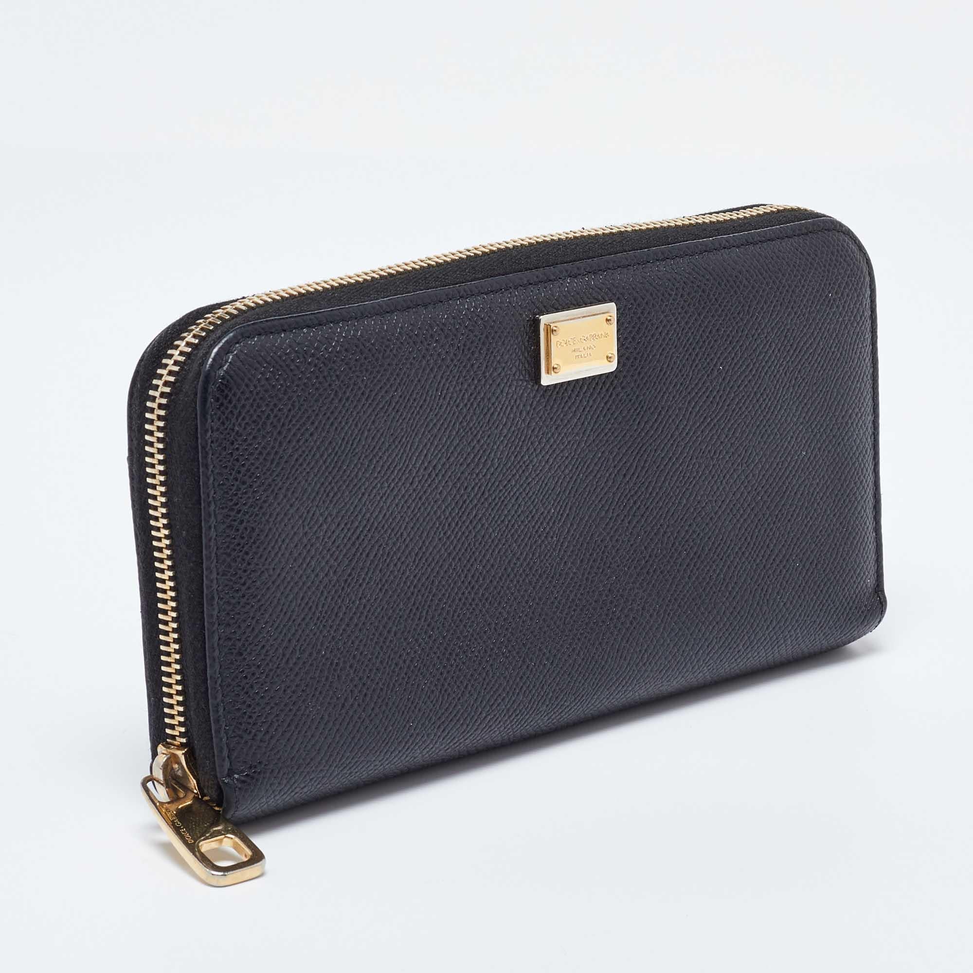 Women's Dolce & Gabbana Black Leather Zip Around Wallet For Sale