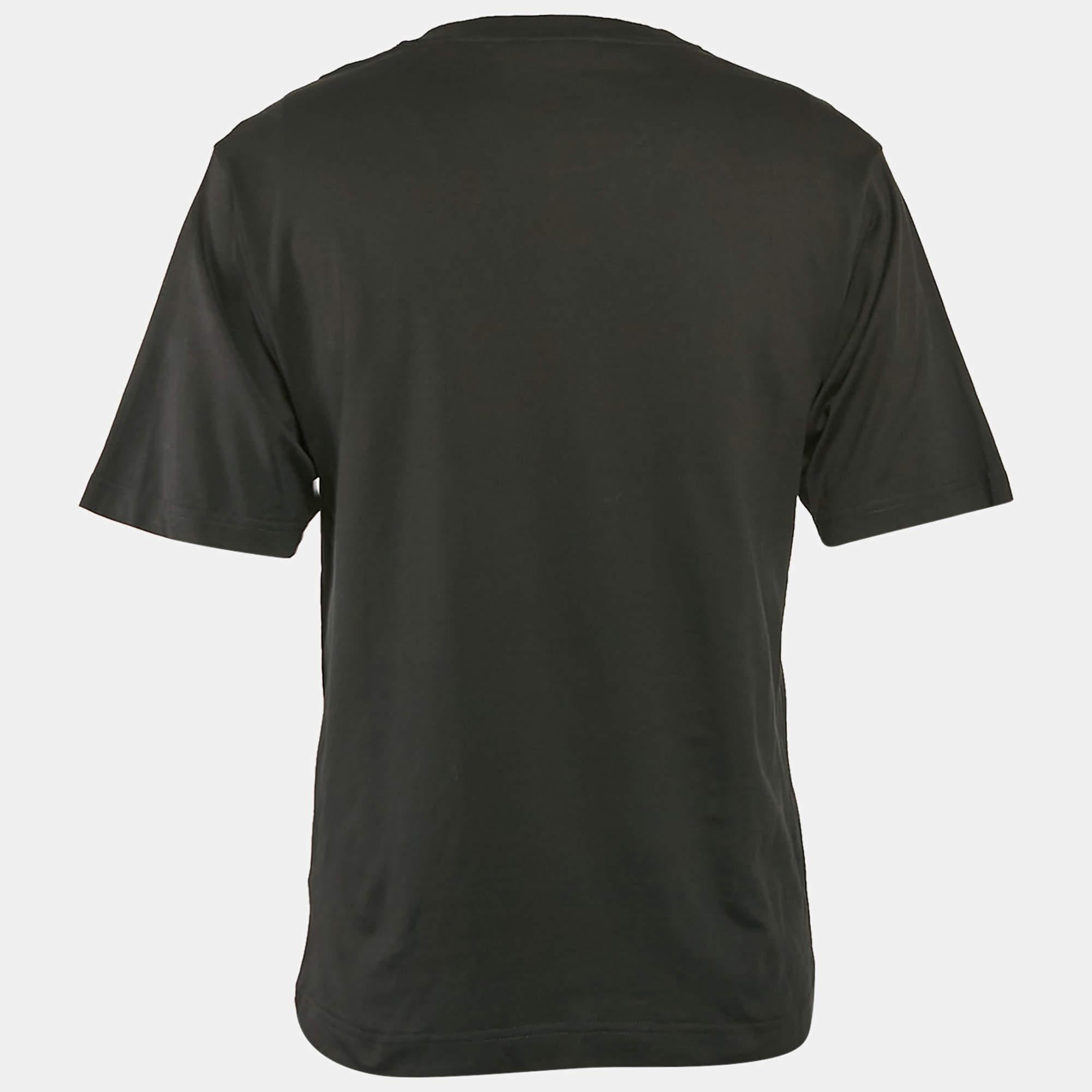 Perfect for casual outings or errands  this T shirt is the best piece to feel comfortable and stylish in. It flaunts a catchy shade and a relaxed fit.