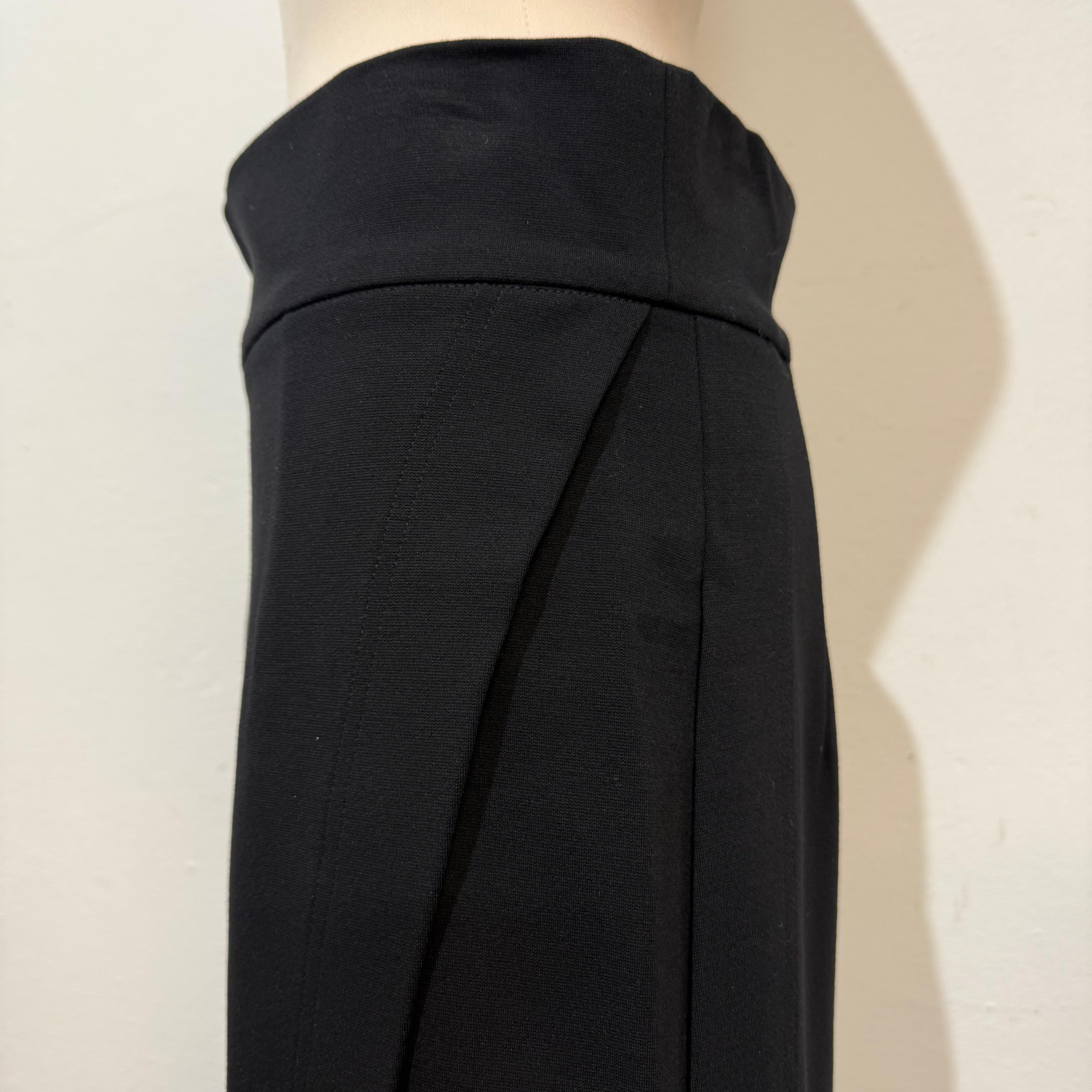 Jupe longuette Dolce & Gabbana
Couleur noire
Viscose (69%), nylon (25%) et élasthanne
Asymétrique
Zip arrière
Longueur cm 86 (33.85 pouces)
Taille cm 40 (15.7 inches) - extensible
Livraison express mondiale incluse dans le prix !
Vos questions ou