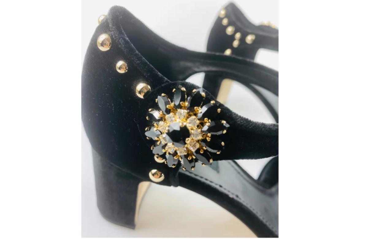 Dolce & Gabbana Black Mary-Jane Velvet Pumps Heels Shoes Rose Floral Leather For Sale 1