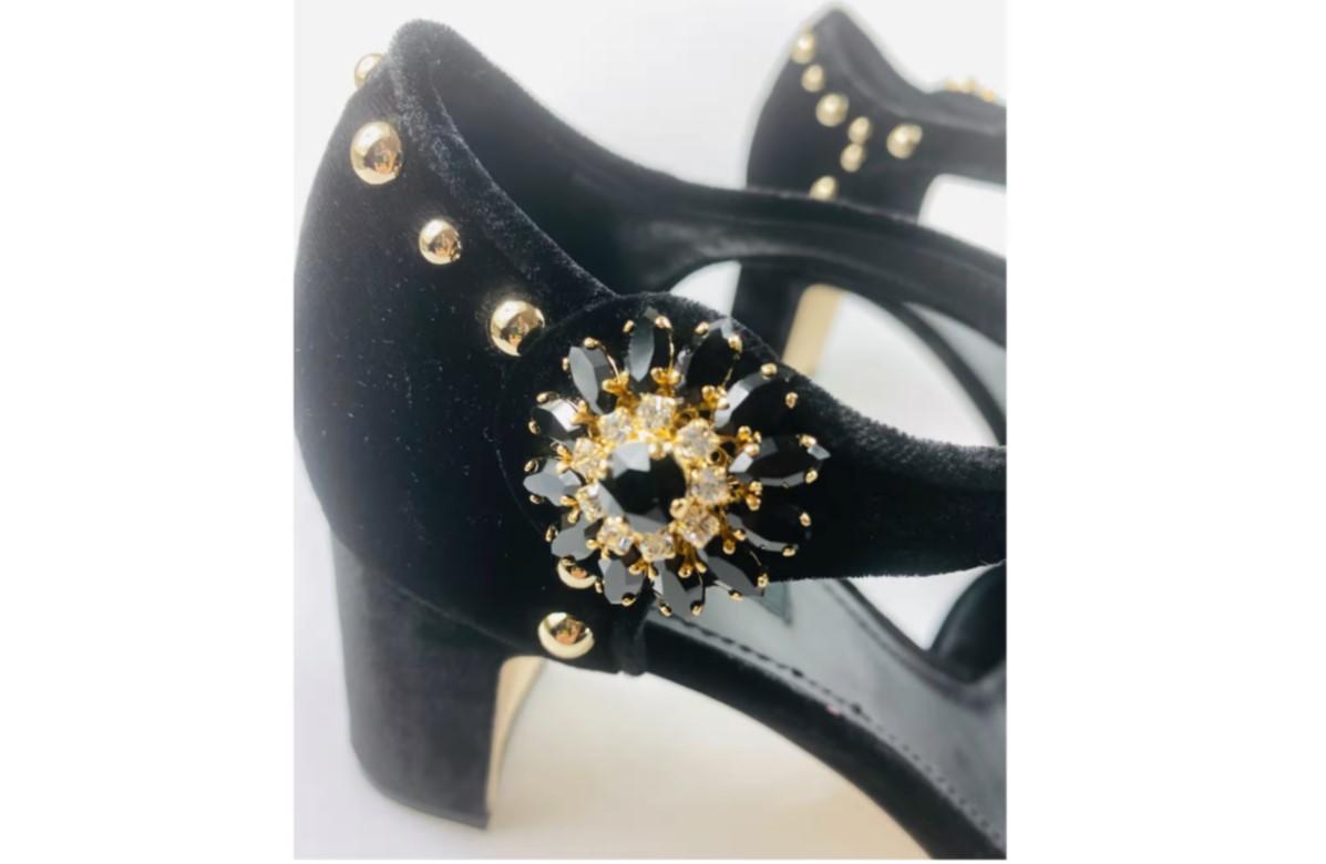Dolce & Gabbana Bombas de terciopelo negras Mary-Jane Zapatos de tacón Piel rosa floral en venta 3