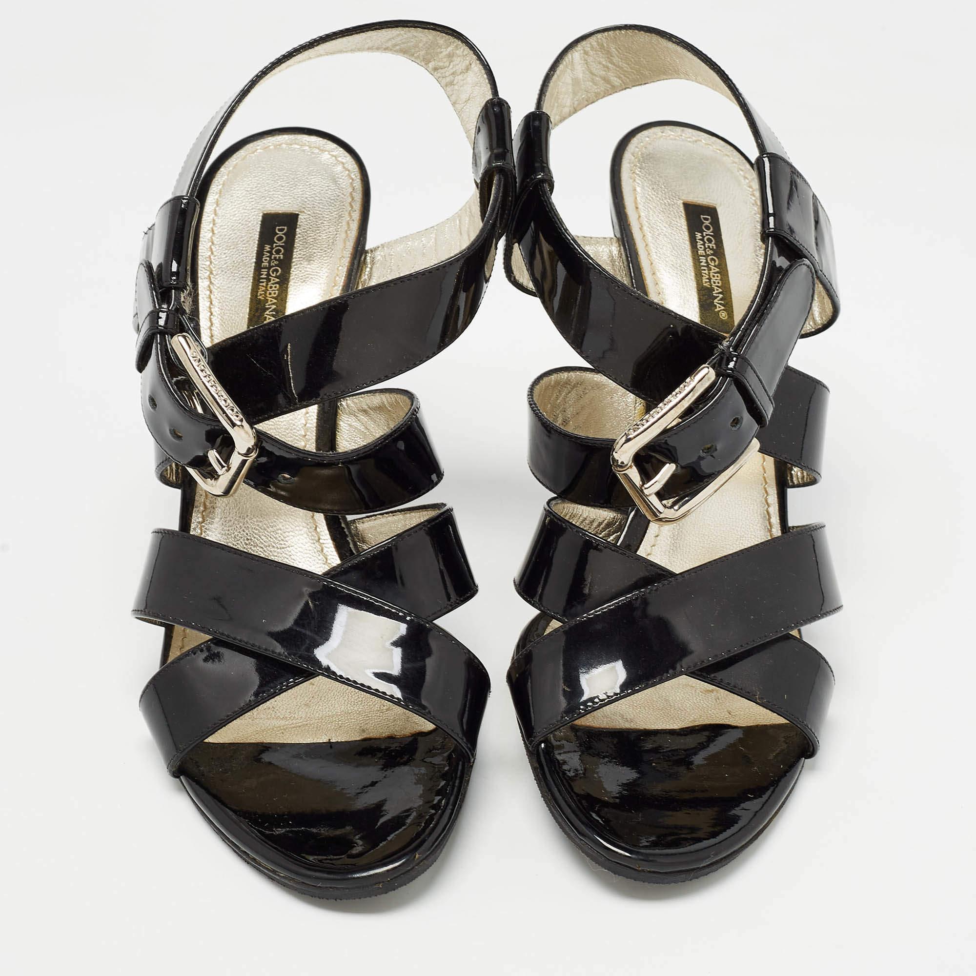Dolce & Gabbana Sandalias con correa en el tobillo de charol negro talla 38.5 Negro en venta