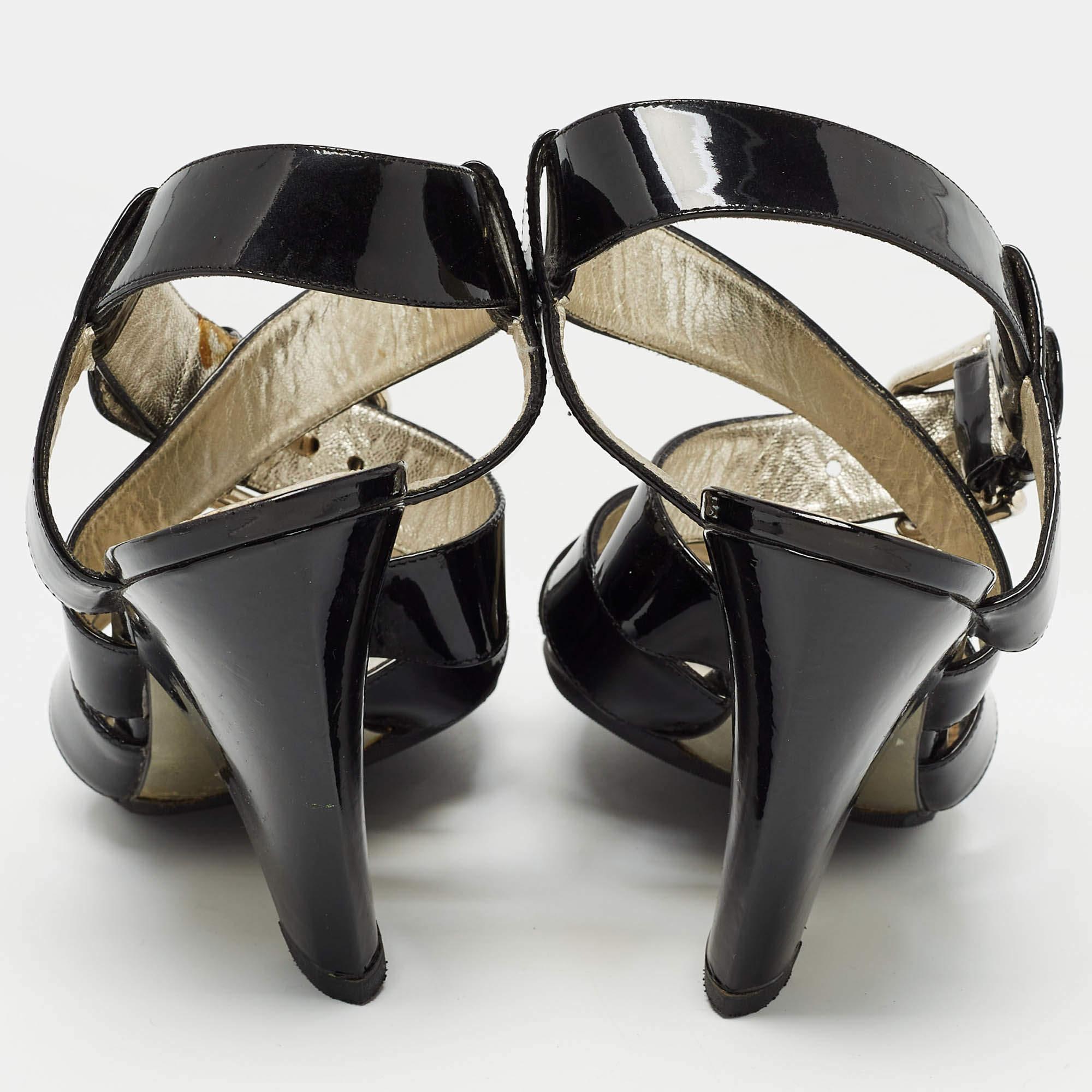 De las mujeres Dolce & Gabbana Sandalias con correa en el tobillo de charol negro talla 38.5 en venta