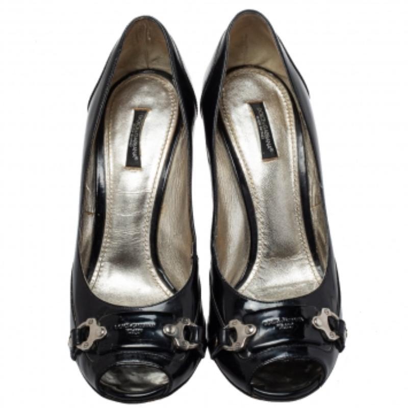 Dolce & Gabbana Black Patent Leather Buckle Peep Toe Pumps Size 40 In Fair Condition For Sale In Dubai, Al Qouz 2