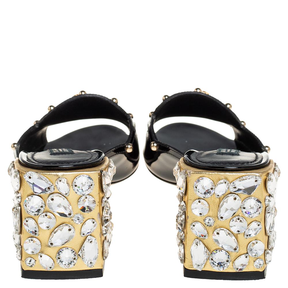 Dolce & Gabbana Black Patent Leather Crystal Embellishment Block Mules Talla 36 Negro