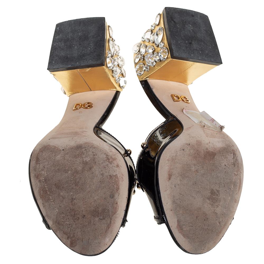 Dolce & Gabbana Black Patent Leather Crystal Embellishment Block Mules Talla 36 en Bueno Estado en Dubai, Al Qouz 2