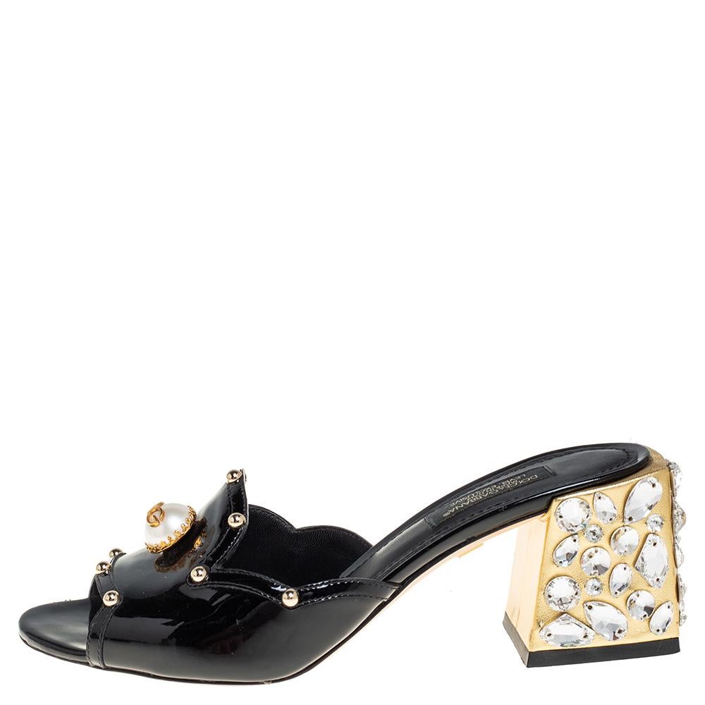De las mujeres Dolce & Gabbana Black Patent Leather Crystal Embellishment Block Mules Talla 36