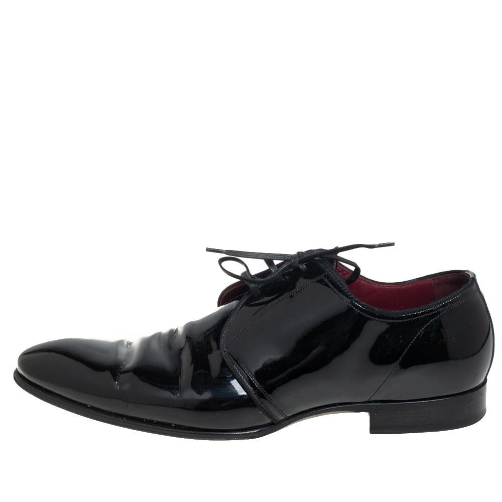 These Dolce & Gabbana shoes bring a refined look! The pair is expertly crafted from black patent leather and feature lace-ups on the vamps and comfortable insoles. Pair them with a plain shirt, slim fit trousers, and a double-breasted blazer for a