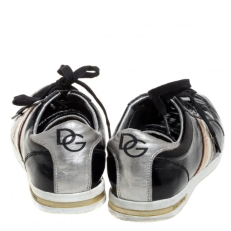 You're sure to win glances with these sneakers from Dolce & Gabbana. Made from patent leather in a black shade, they feature round toes, lace-ups, and a low-top silhouette. These sneakers are sure to lend one the perfect combination of comfort and