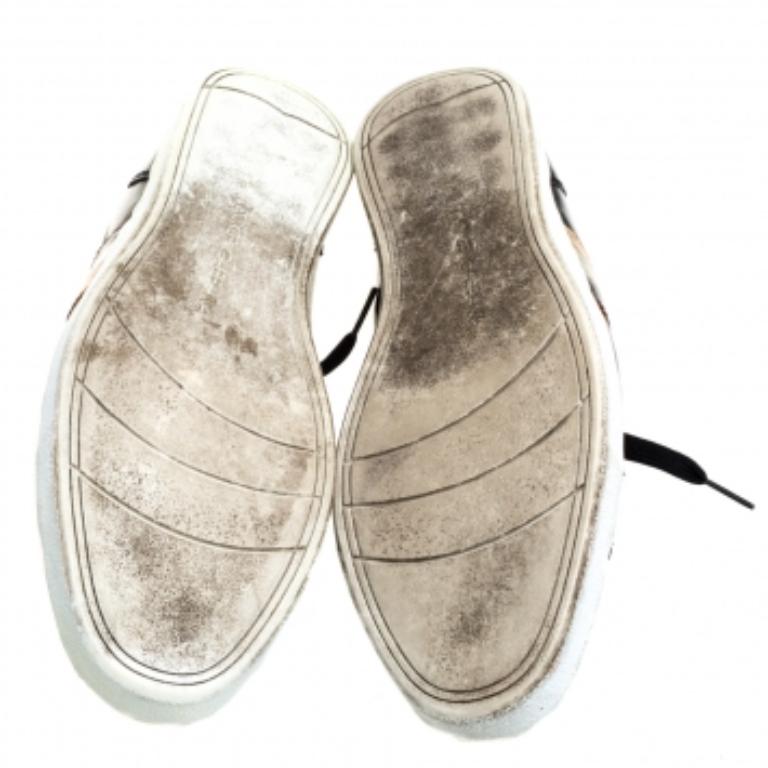 Dolce & Gabbana Black Patent Leather Low Top Sneakers Size 41 In Fair Condition For Sale In Dubai, Al Qouz 2
