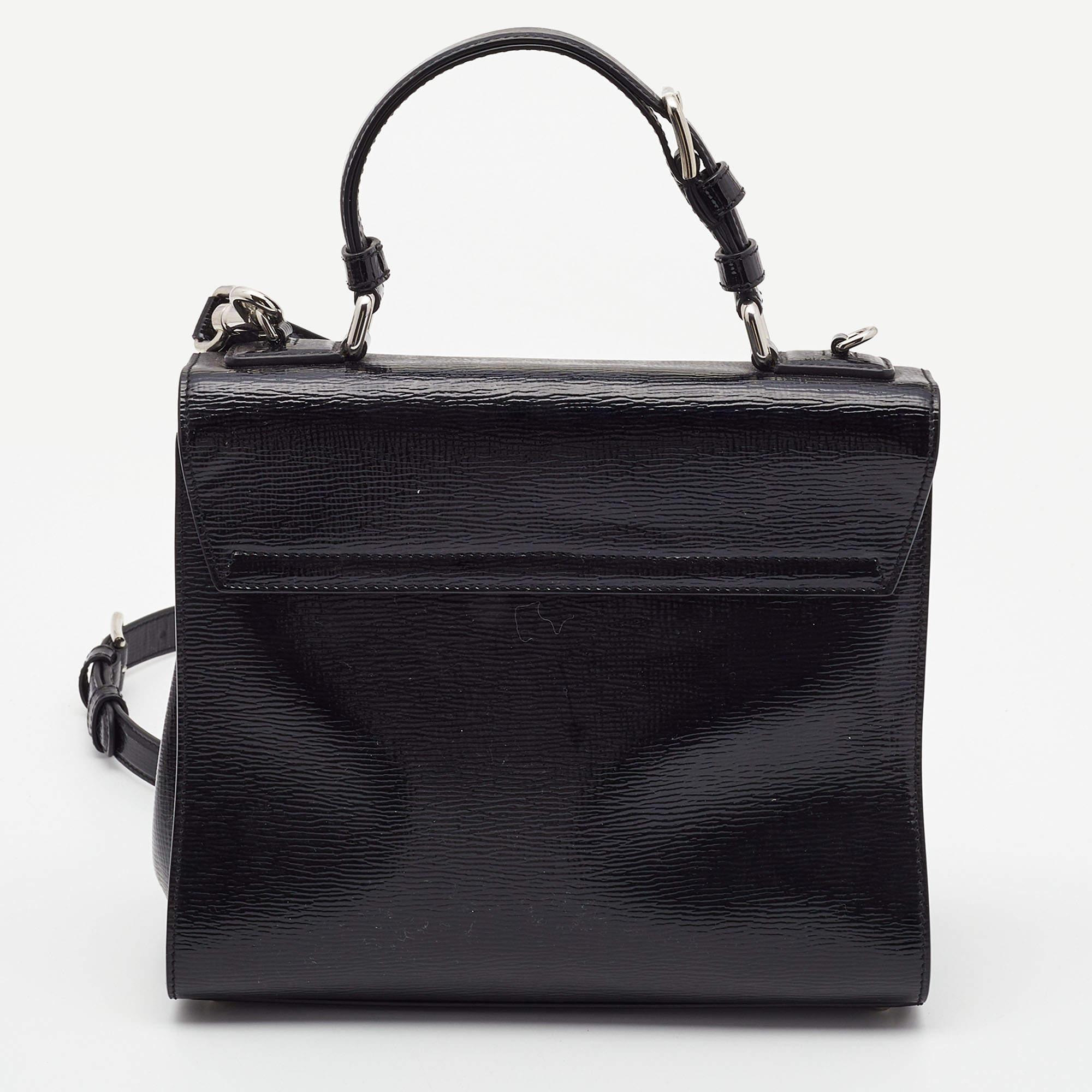 Carry everything you need in style thanks to this designer bag. Crafted from the best materials, this is an accessory that promises enduring style and usage.

Includes: Original Dustbag, Authenticity Card, Info Booklet, Detachable Strap

