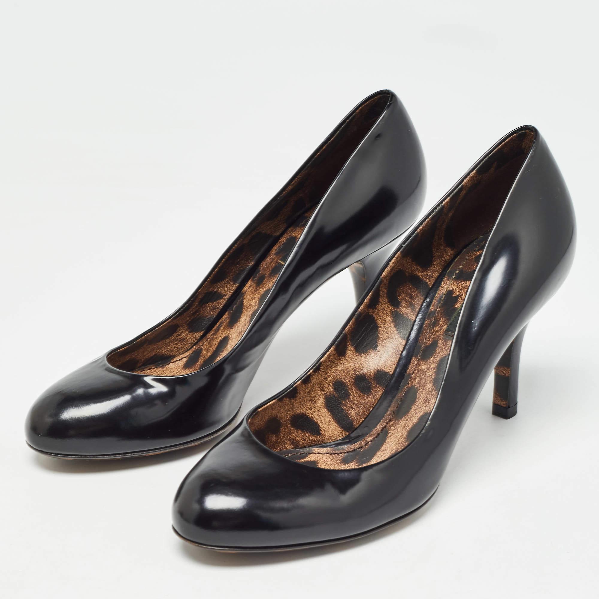 Découvrez l'élégance de la chaussure avec ces escarpins de marque pour femmes. Méticuleusement conçus, ces talons allient mode et confort pour vous permettre de briller dans tous les contextes.
