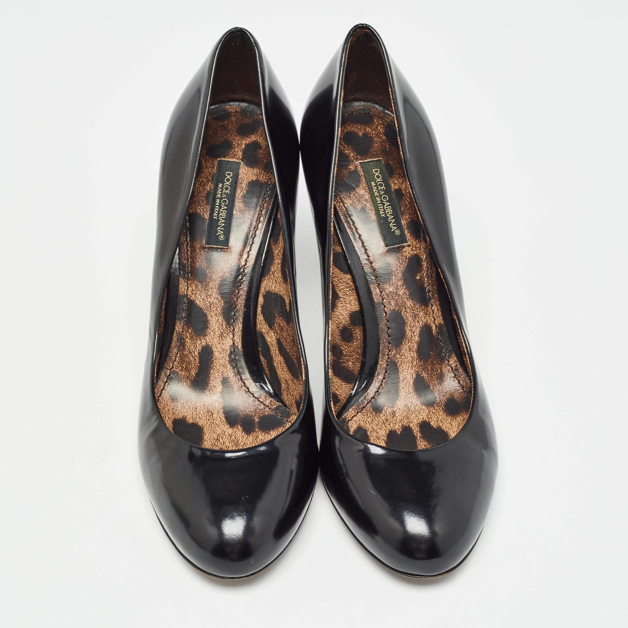 Noir Dolce & Gabbana Escarpins à bout rond en cuir verni noir Taille 37 en vente