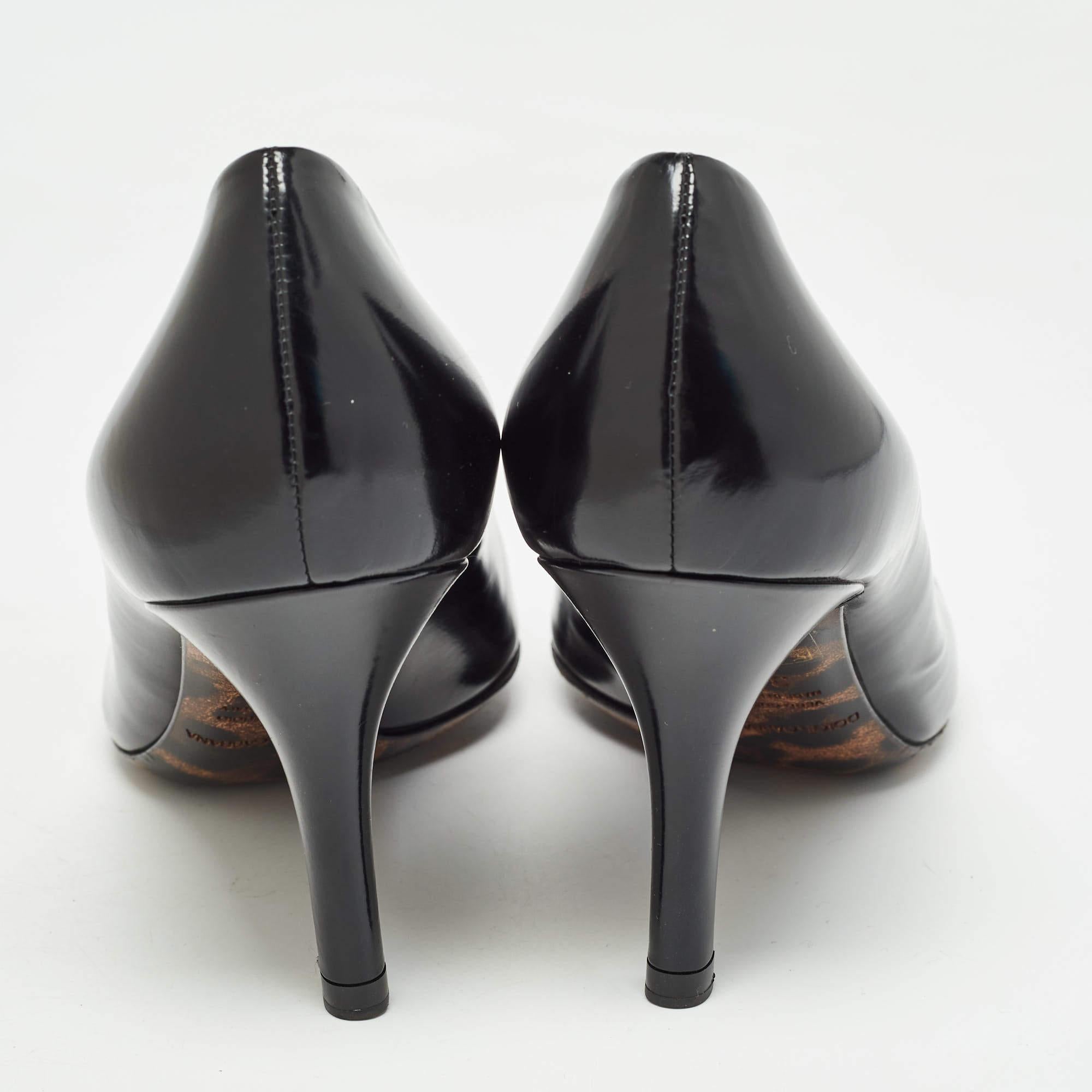 Dolce & Gabbana Escarpins à bout rond en cuir verni noir Taille 37 Pour femmes en vente