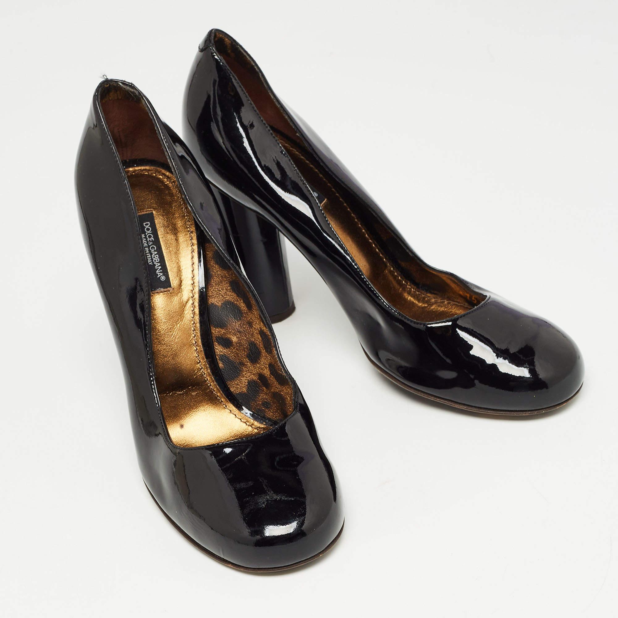 Bombas de punta redonda de charol negro Dolce & Gabbana Talla 40 en Bueno estado para la venta en Dubai, Al Qouz 2