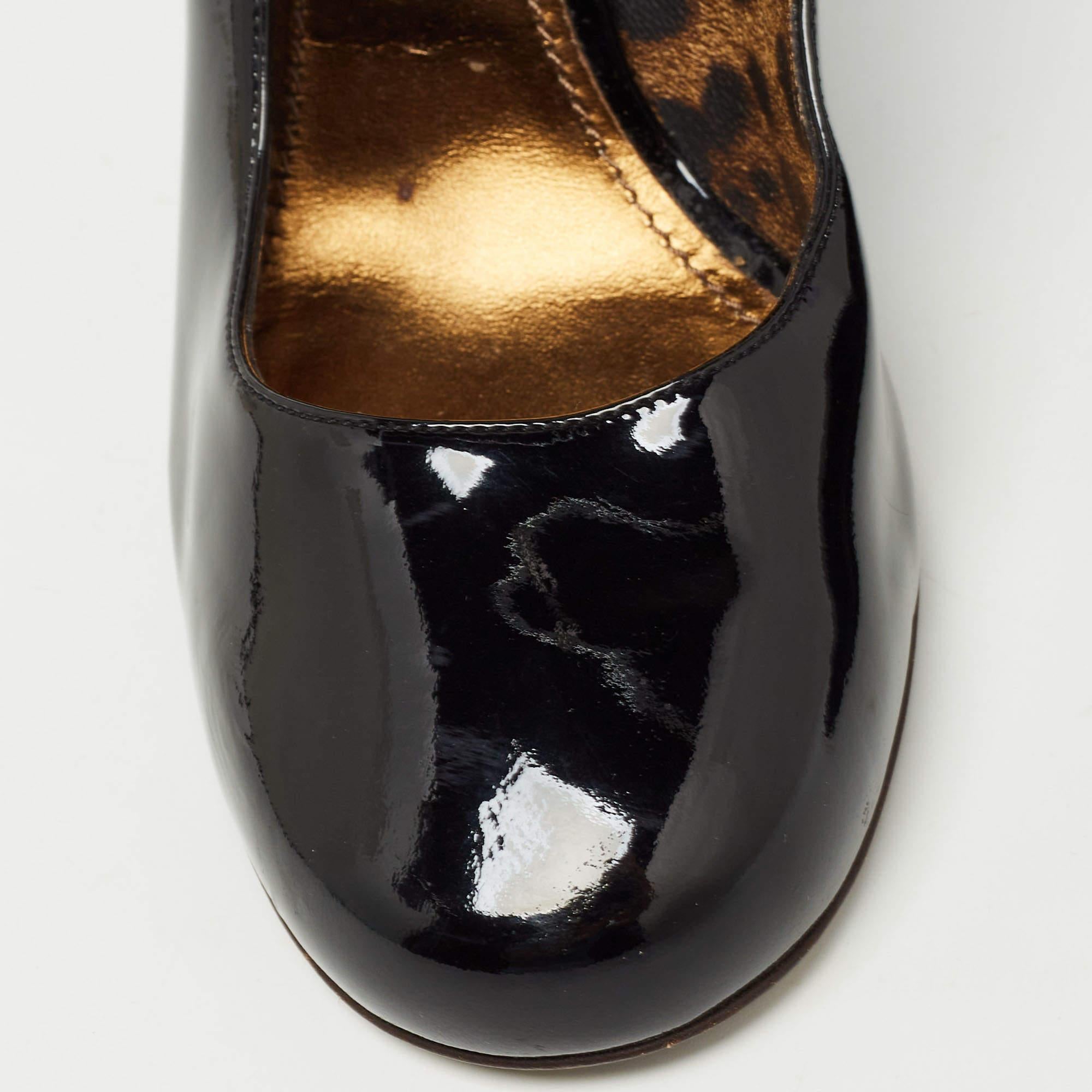 Bombas de punta redonda de charol negro Dolce & Gabbana Talla 40 en venta 3
