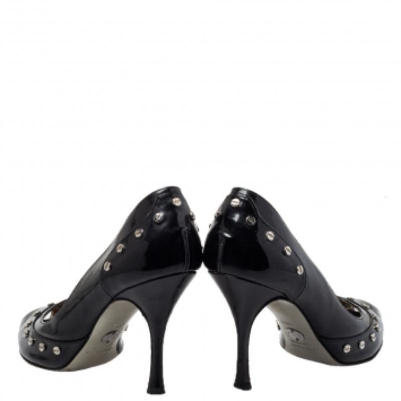 A beautifully-constructed pair by Dolce & Gabbana to give you a luxurious feel. The black patent leather pumps are fashioned in a peep-toe style with stud detailing on the exterior and lifted on 9.5 cm high heels. It's a classic pair of pumps you'll