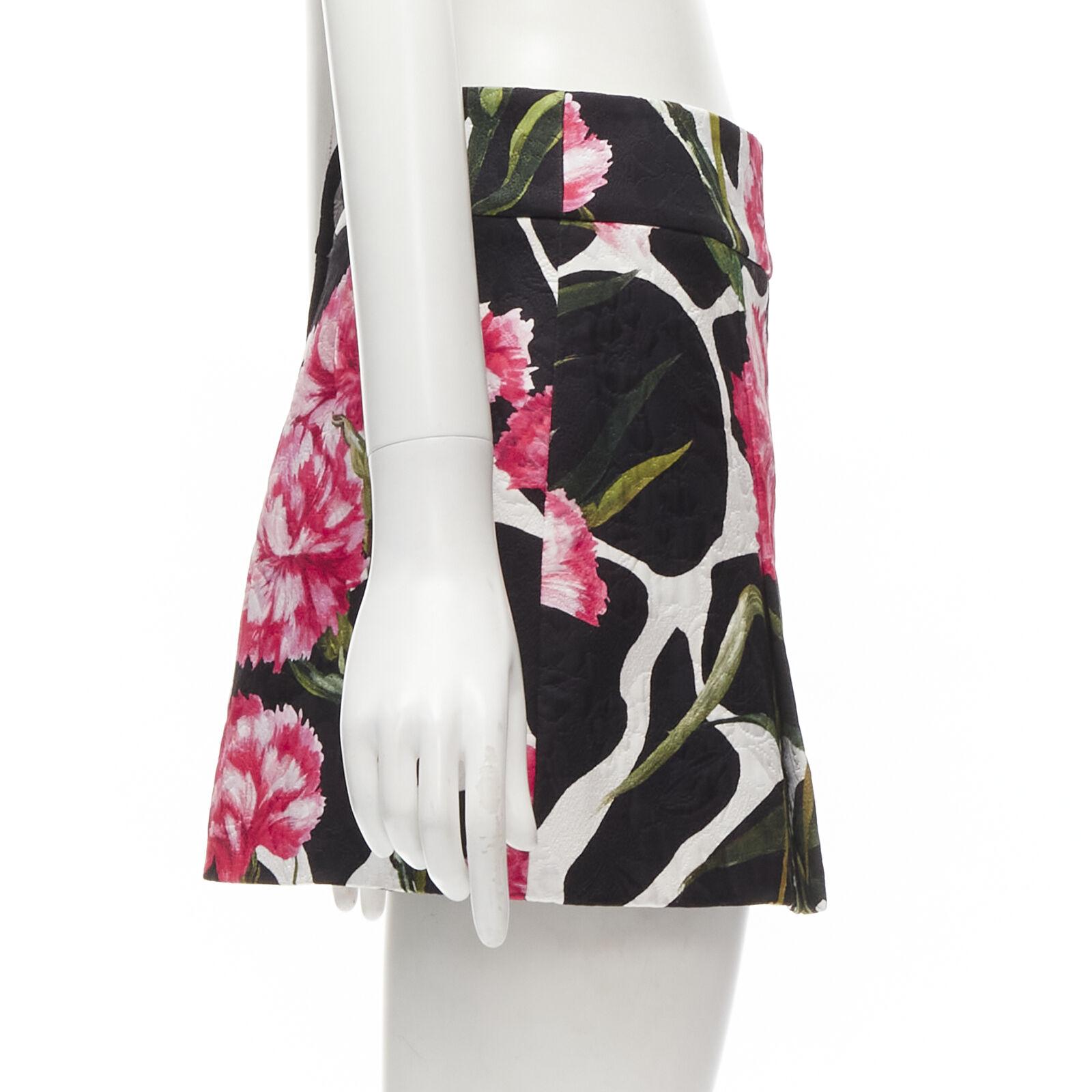DOLCE GABBANA black pink carnation floral print jacquard mini skirt IT38 XS In Excellent Condition For Sale In Hong Kong, NT