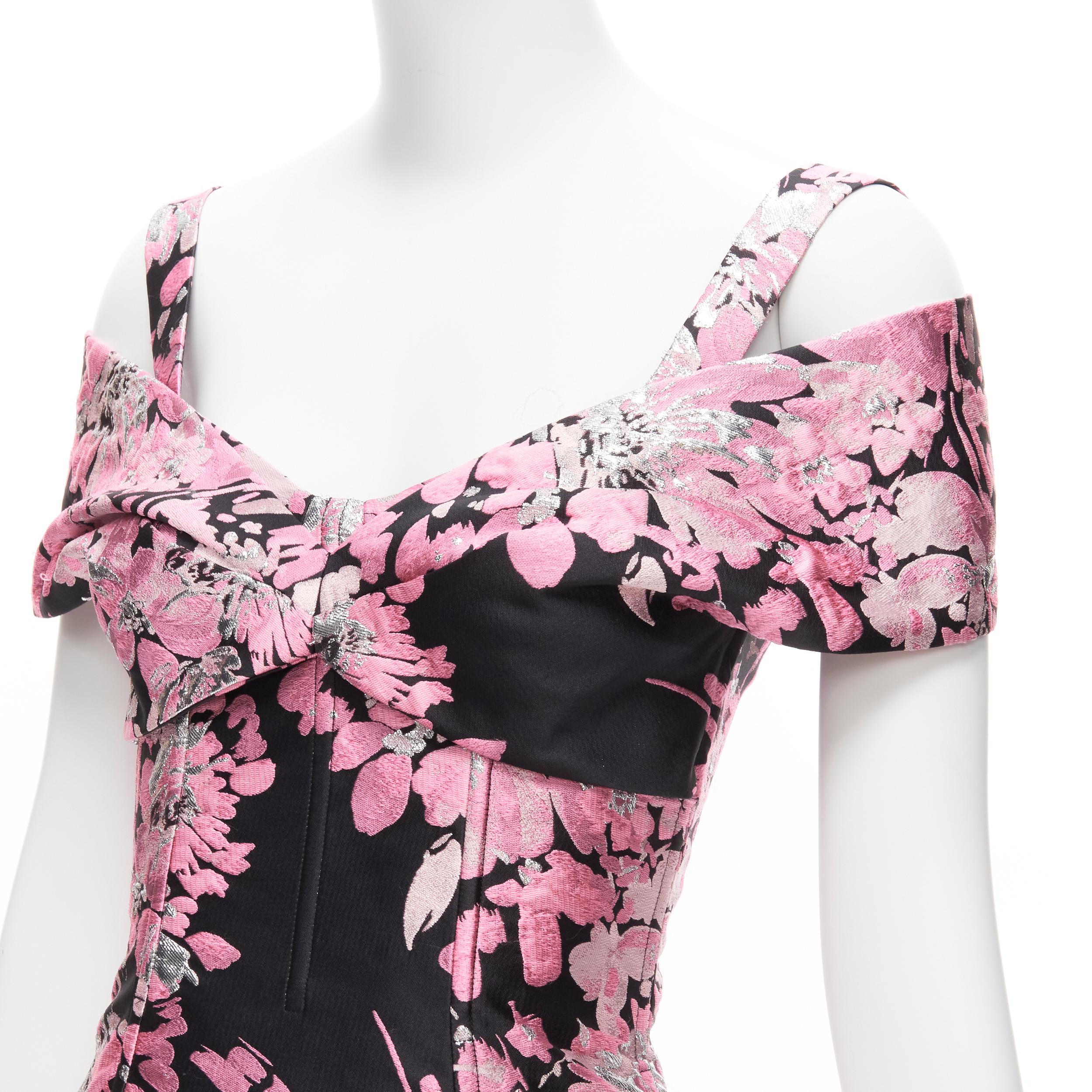 DOLCE GABBANA black pink floral jacquard off shoulder corsetted dress IT36 XXS
Reference: TGAS/D00314
Brand: Dolce Gabbana
Designer: Domenico Dolce and Stefano Gabbana
Material: Polyester, Blend
Color: Black, Pink
Pattern: Brocade
Closure: