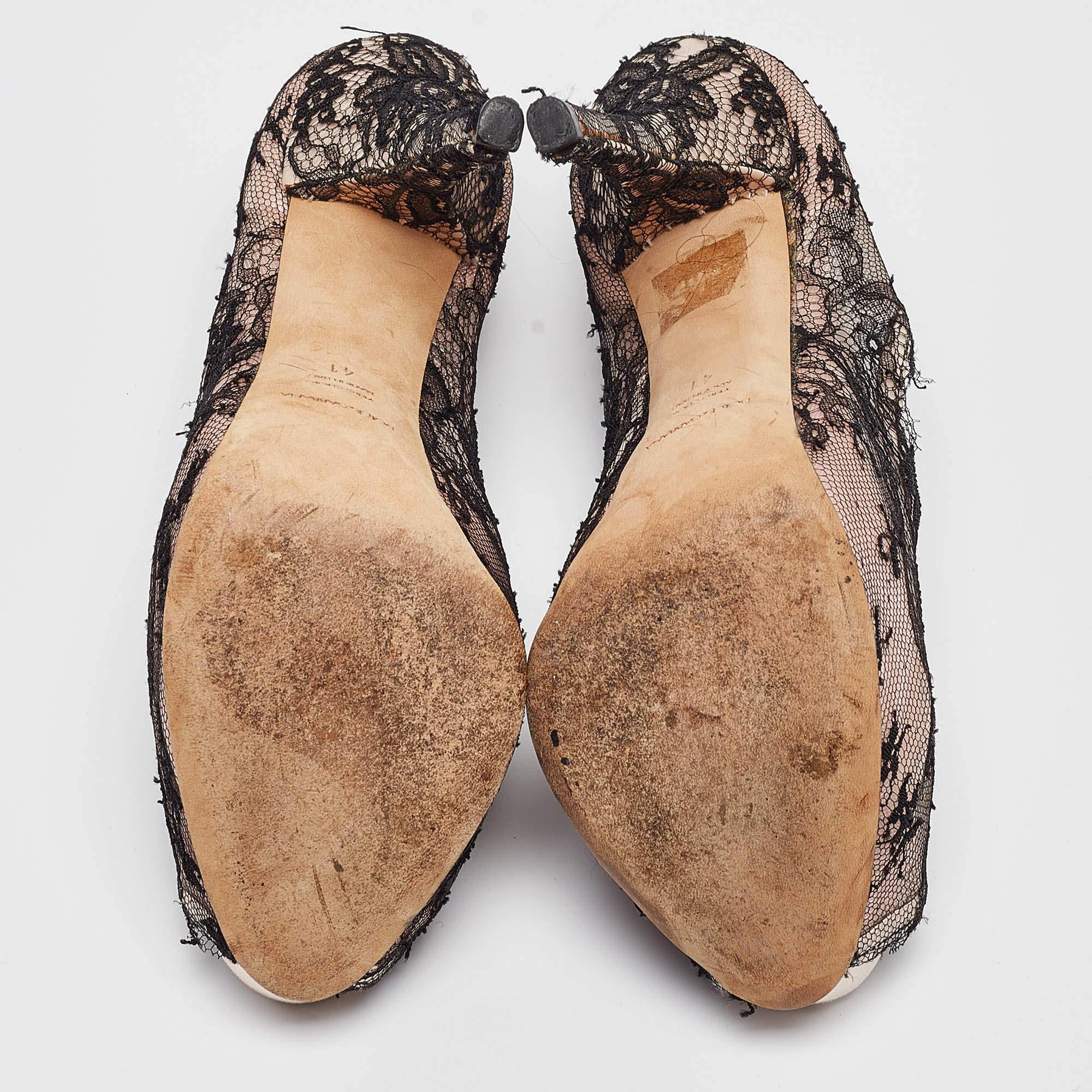 Dolce & Gabbana Schwarz/Rosa Spitze und Satin Plateau Pumps aus Satin Größe 41 im Angebot 2