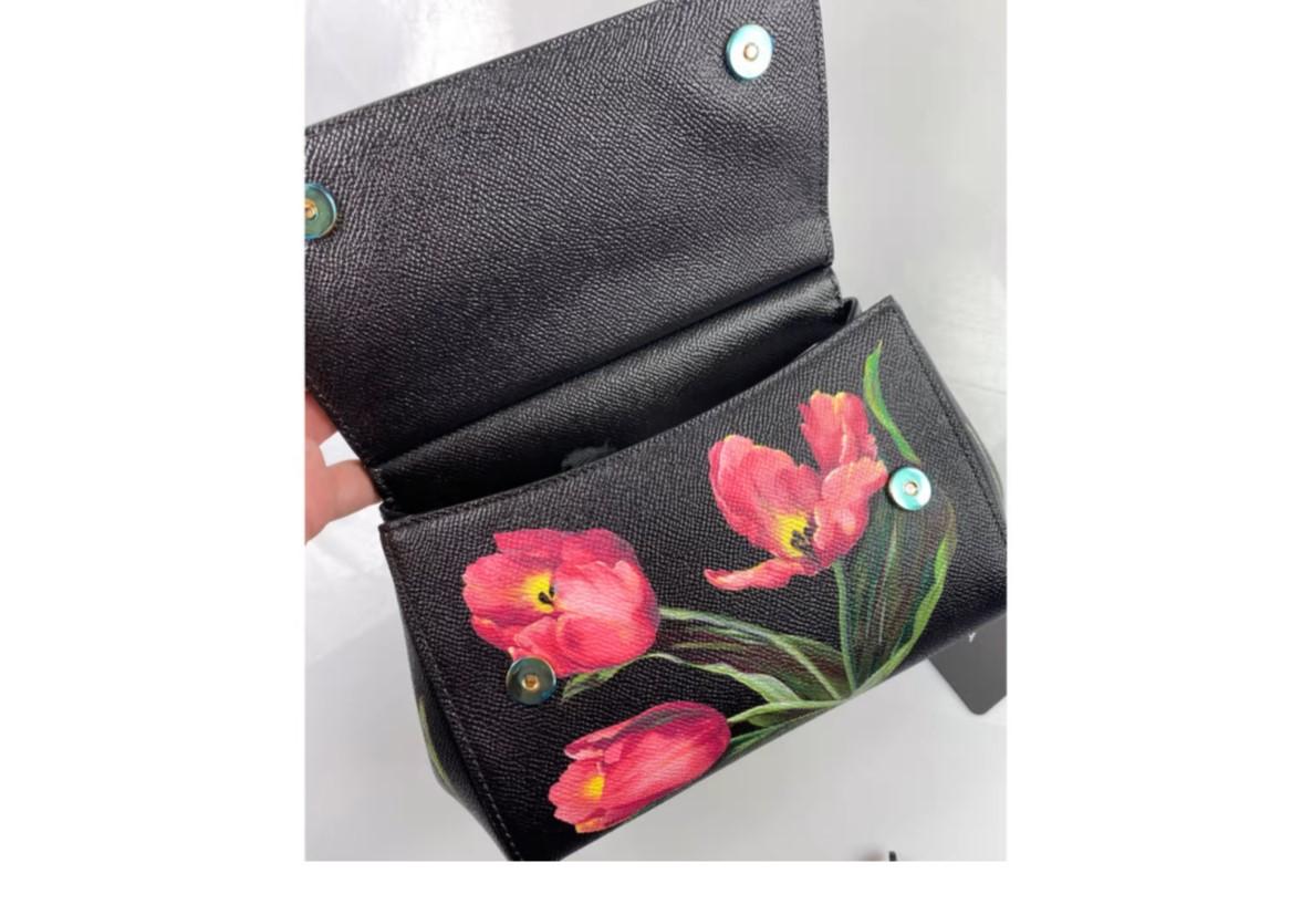 Dolce & Gabbana Schwarz Rosa Leder Tulpen Sizilien Handtasche Umhängetasche Blumen im Zustand „Neu“ in WELWYN, GB