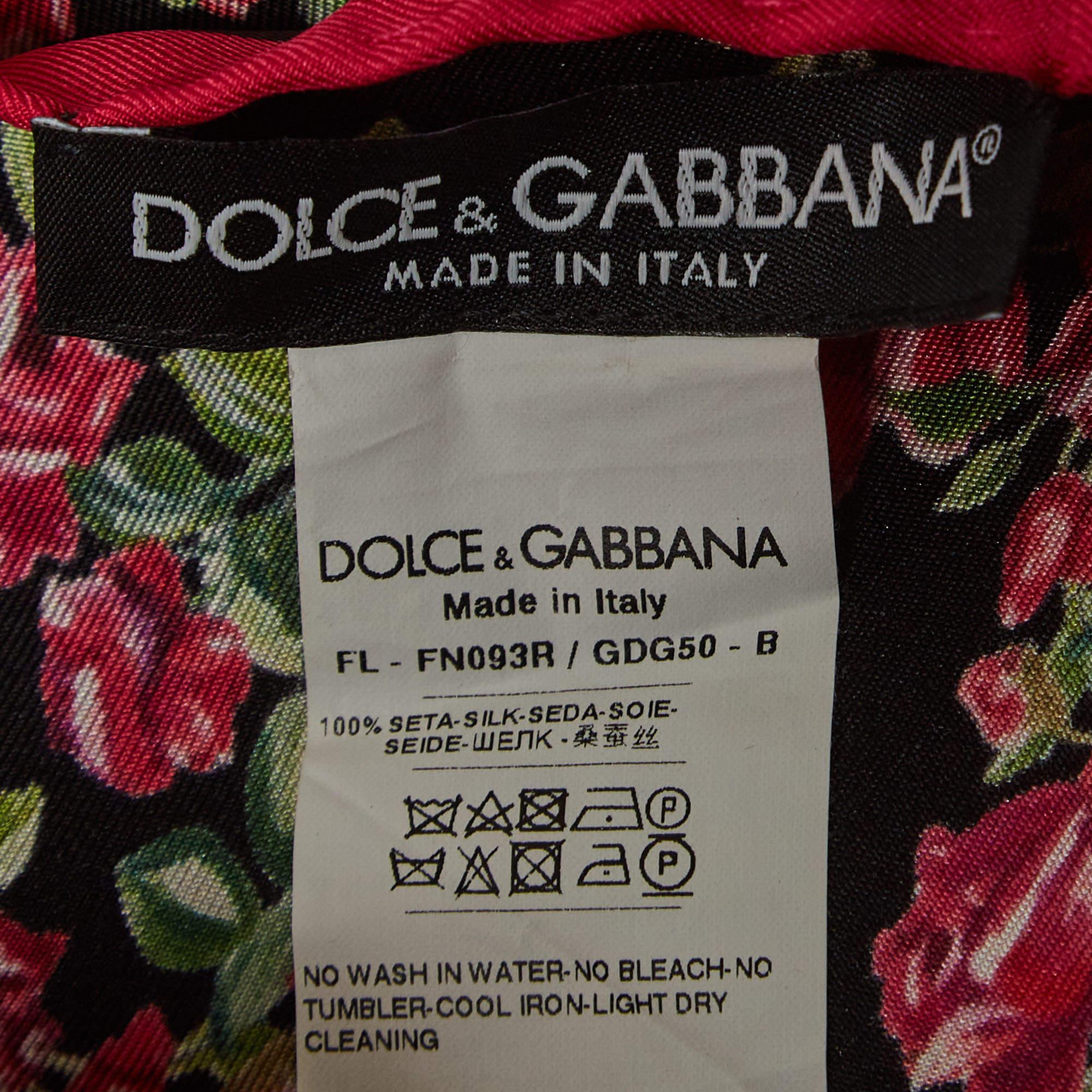 Dolce & Gabbana Black/Pink Roses Print Silk Square Scarf In Good Condition In Dubai, Al Qouz 2