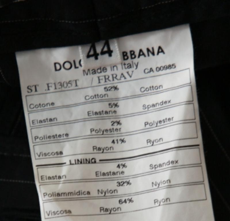 These trousers by Dolce & Gabbana are great for formal occasions. Crafted from cotton and other quality materials, it comes in a lovely shade of black. They carry a lovely pinstriped pattern throughout. These trousers are styled with a zip closure,
