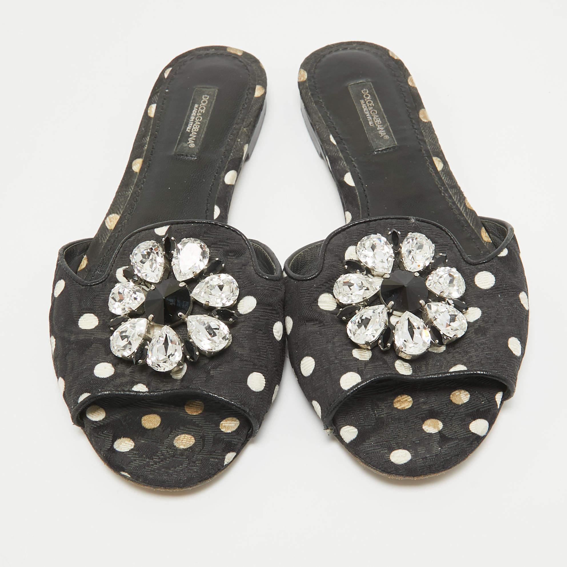 Dolce & Gabbana Black Polka Dot Canvas Bianca Flat Slides Size 37 In Good Condition In Dubai, Al Qouz 2