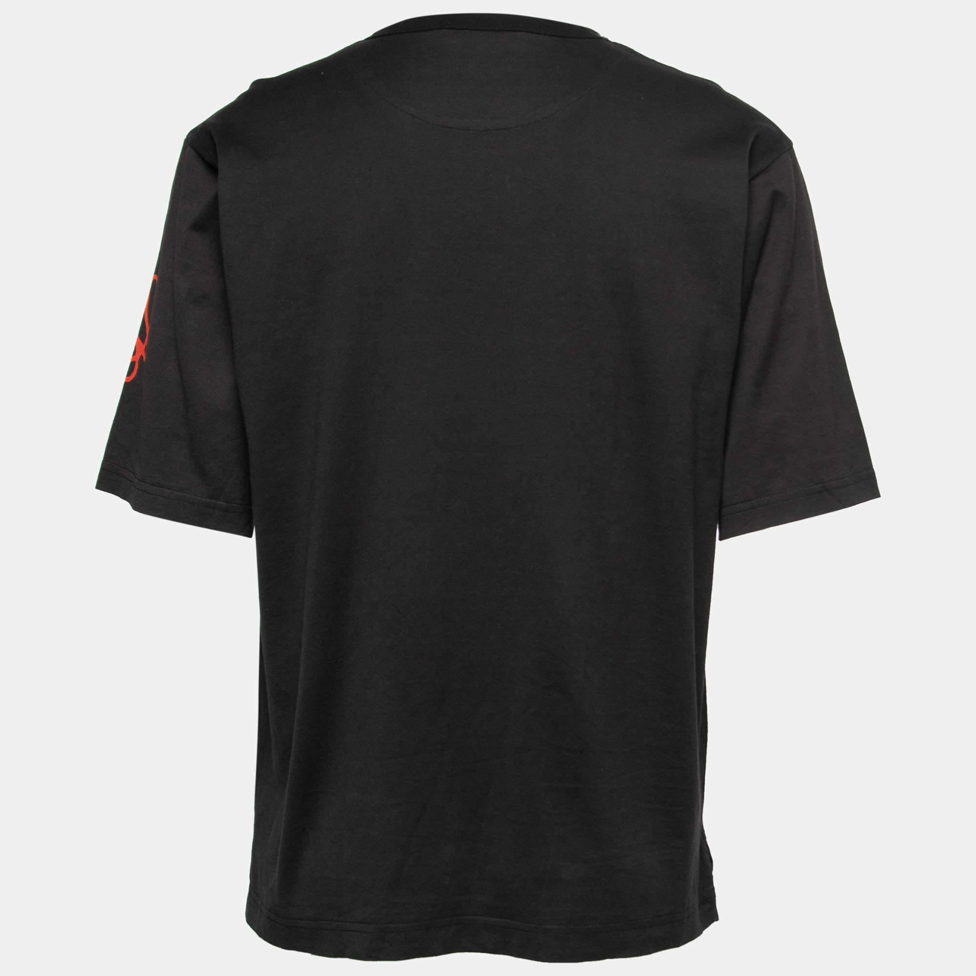 This Dolce and Gabbana mens T shirt in black is cut for a relaxed fit and designed with a crew neckline  short sleeves  and James Dean print on the front. Youll love the comfort and style this shirt brings.