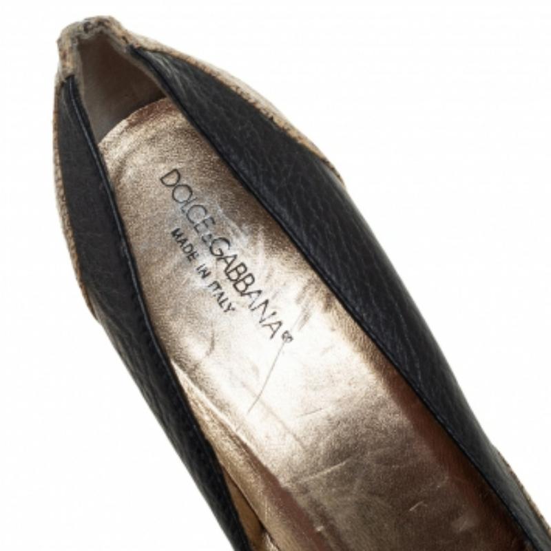 Dolce & Gabbana Black Python and Leather Buckle Detail Fringe Pumps Size 37.5 In Good Condition For Sale In Dubai, Al Qouz 2