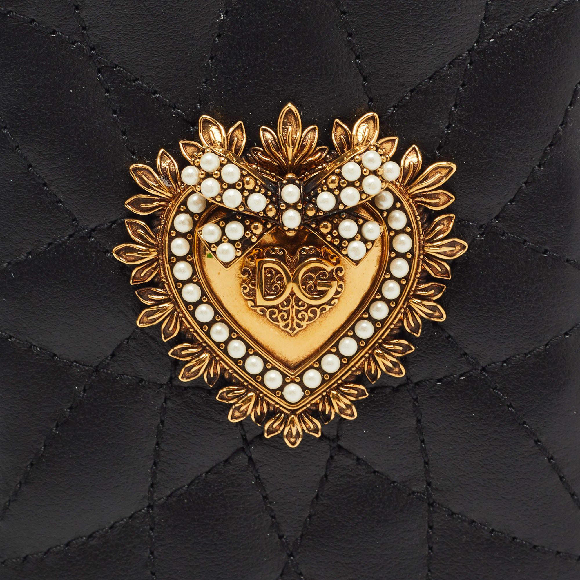 Dolce & Gabbana Black Quilted Leather Sacred Heart iPhone X Case In Excellent Condition For Sale In Dubai, Al Qouz 2