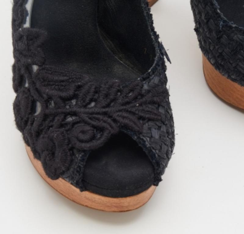 Dolce & Gabbana Black Raffia & PVC Peep-Toe Platform Slingback Sandals Size 36.5 For Sale 1