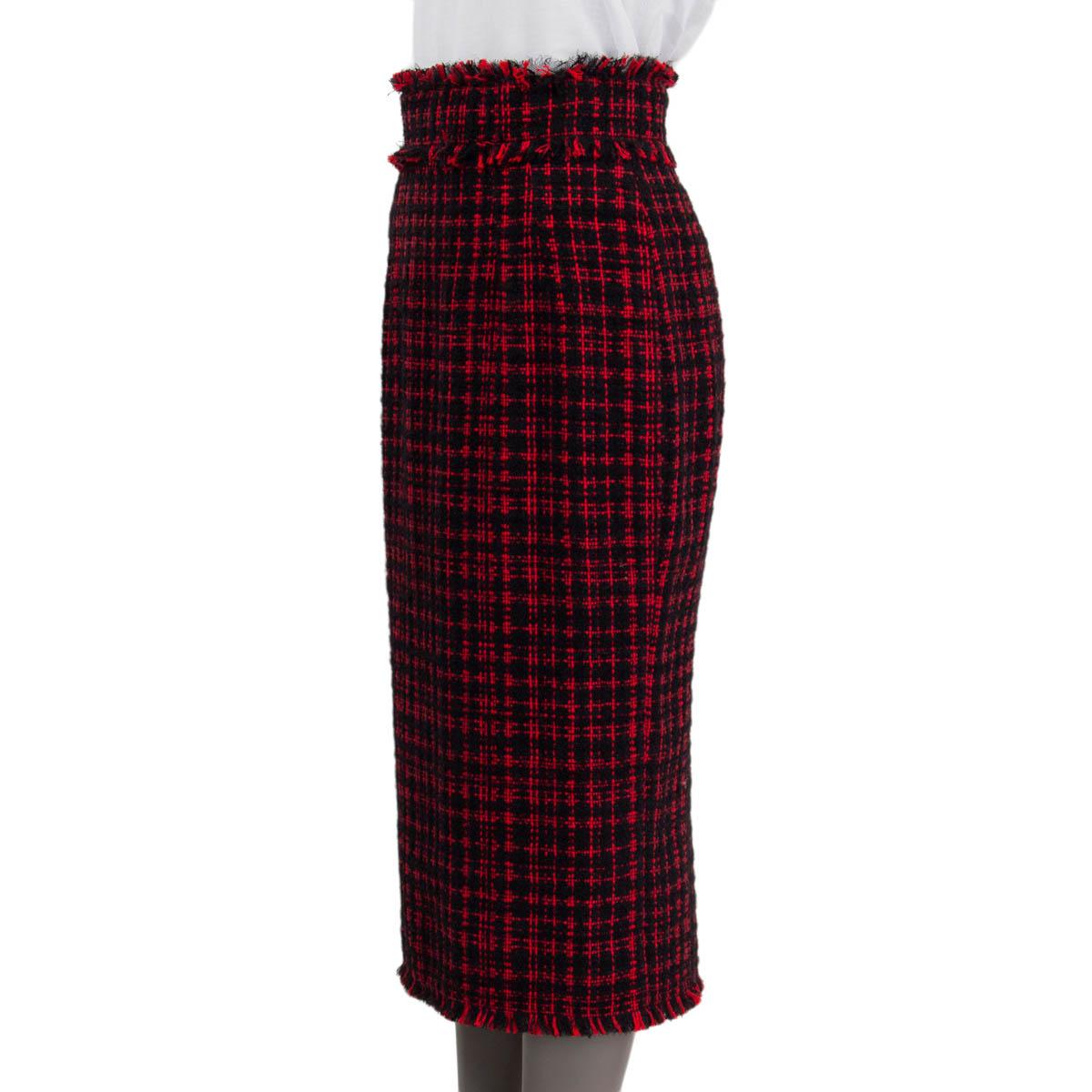 DOLCE & GABBANA black & red cotton FRINGED TARTAN TWEED Skirt 40 S In Excellent Condition In Zürich, CH