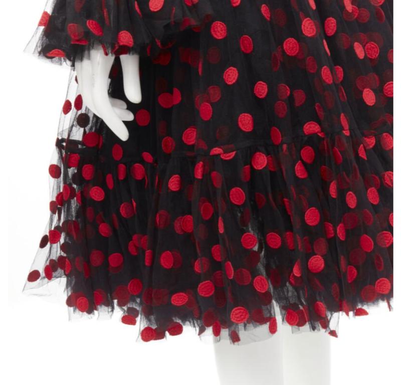 DOLCE GABBANA vestido acampanado de tul bordado a lunares rojo negro IT40 S
Referencia: KEDG/A00058
Marca: Dolce & Gabbana
Diseñador: Domenico Dolce y Stefano Gabbana
Material: Tul
Color: Negro, Rojo
Patrón: Lunares
Cierre: cremallera
Detalles