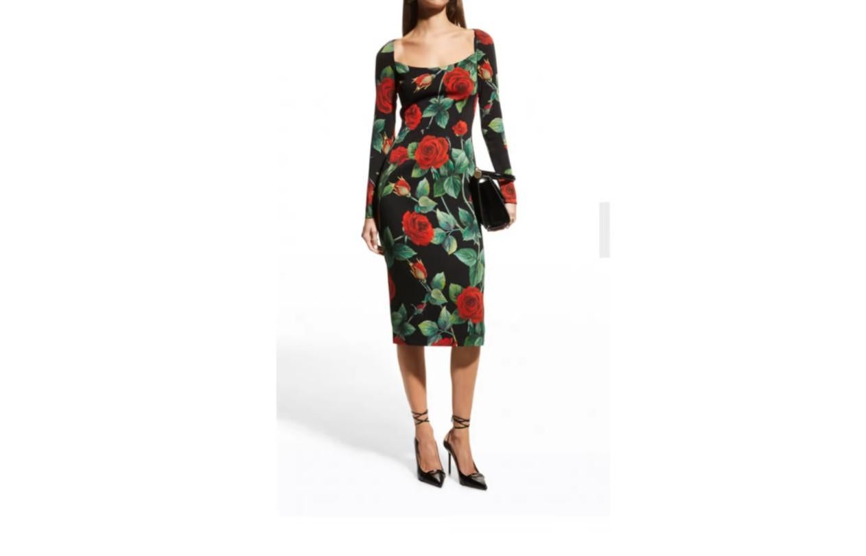 Dolce & Gabbana's midi dress is printed with roses in full bloom - one of the brand's most-loved and iconic motifs. Made in Italy from smooth stretch-silk, it's designed with an elegant scoop neckline and has a figure-skimming fit. 

Size 38IT UK6,