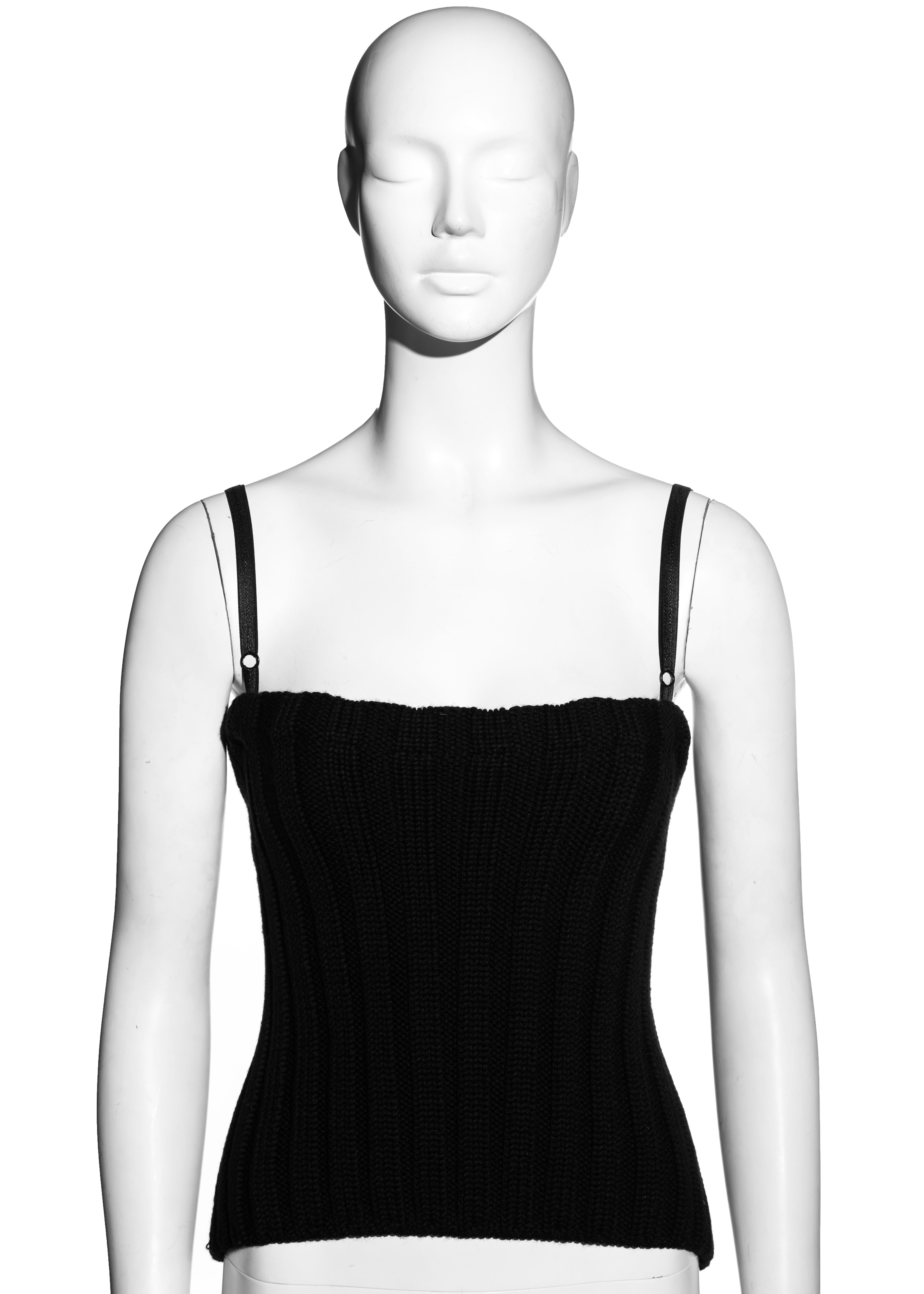 ▪ Dolce & Gabbana black rib-knit corset top
▪ 100% Wool
▪ Built-in satin bra 
▪ Open back
▪ Two large hook fastenings 
▪ IT 44 - FR 40 - UK 12 - US 8
▪ Fall-Winter 1999