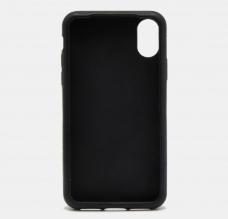 Protege tu móvil con estilo con esta funda Dolce & Gabbana de goma negra. Luce el logotipo DG para una sensación de lujo y es apto para el iPhone X/XS.