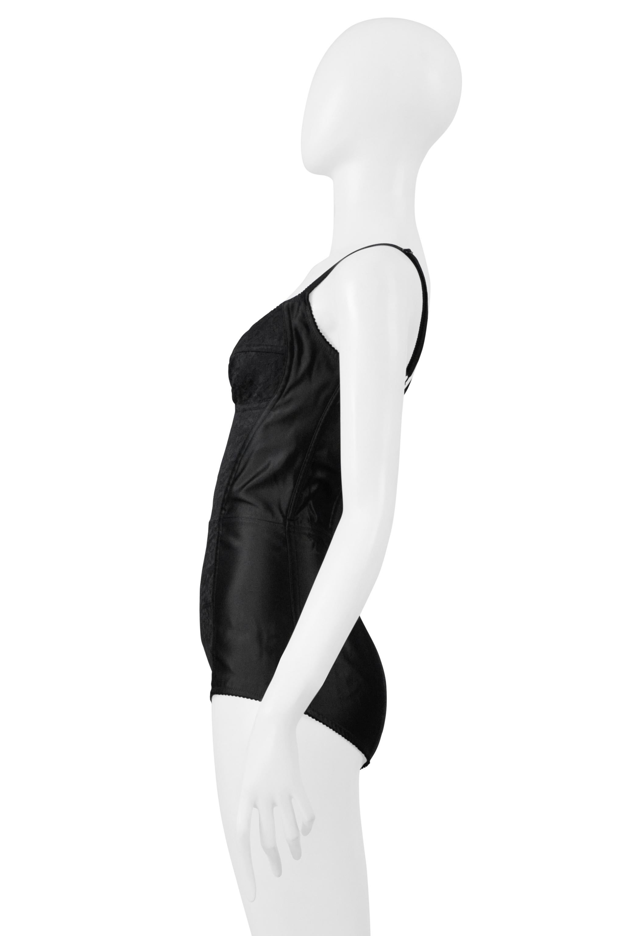 Nero Dolce & Gabbana - Body in raso nero con inserti in pizzo e cerniere a vista in vendita