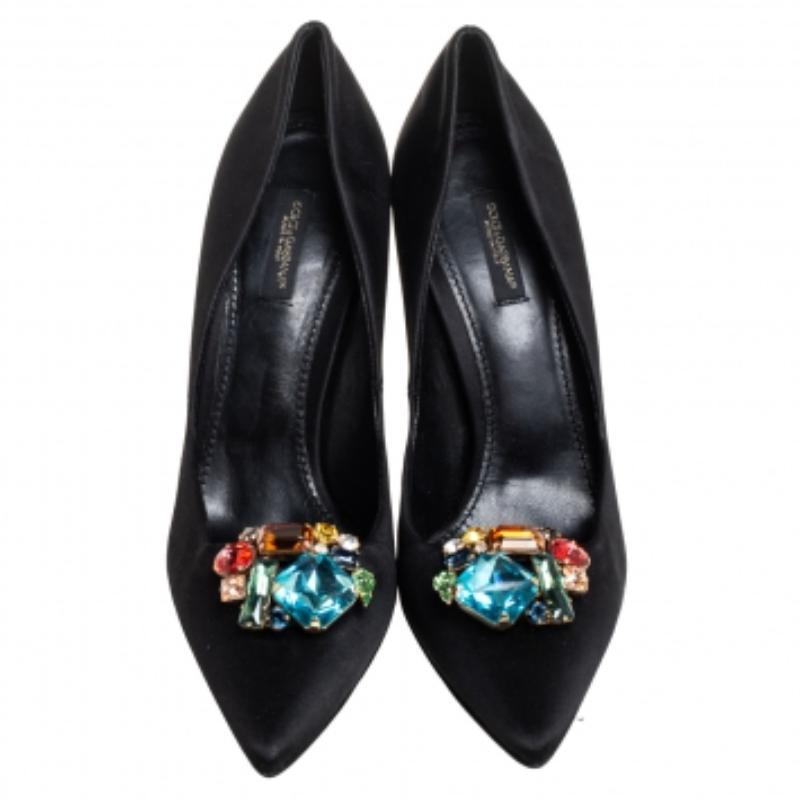 Dolce & Gabbana Black Satin Crytal Embellished Pumps Size 39 In Good Condition For Sale In Dubai, Al Qouz 2