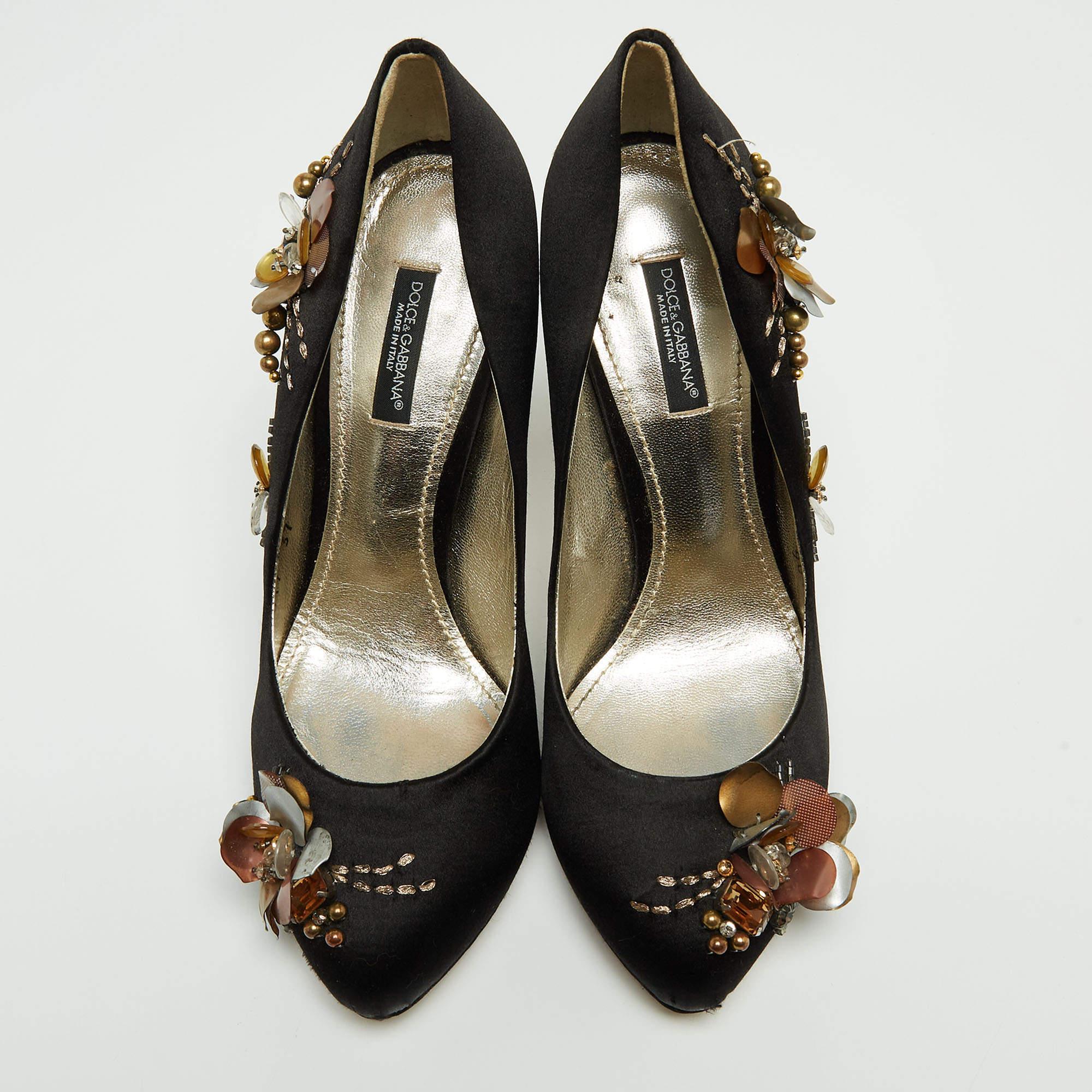 The fashion house’s tradition of excellence, coupled with modern design sensibilities, works to make these Dolce & Gabbana black satin pumps a fabulous choice. They'll help you deliver a chic look with ease.

